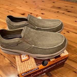 New with tags, Sketchers air cooled memory foam vintage washed slip on, size 10